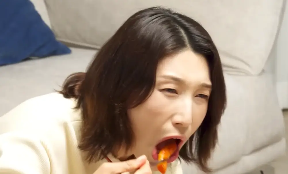 김연경 떡볶이 먹는 장면